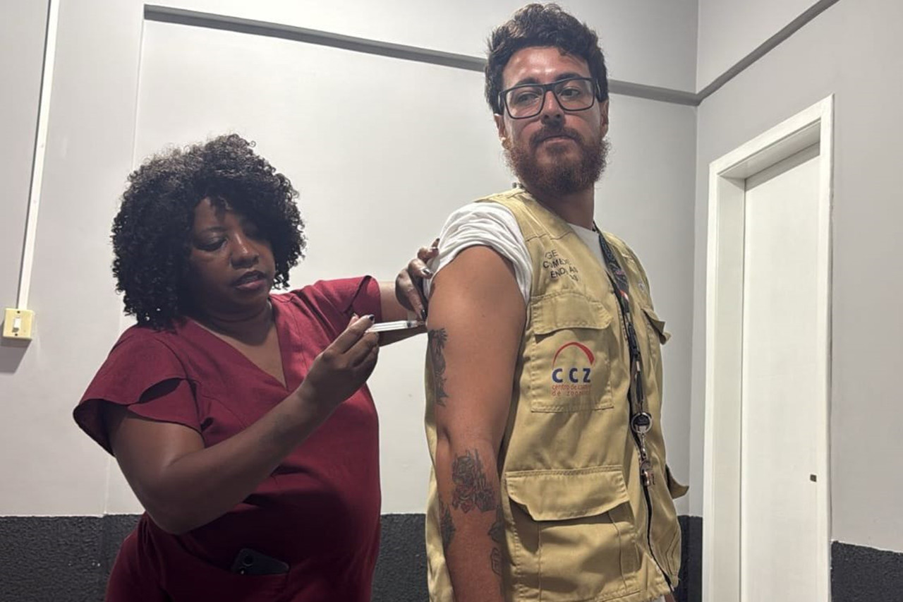 Agentes de Combate às Endemias começam a ser vacinados contra a dengue